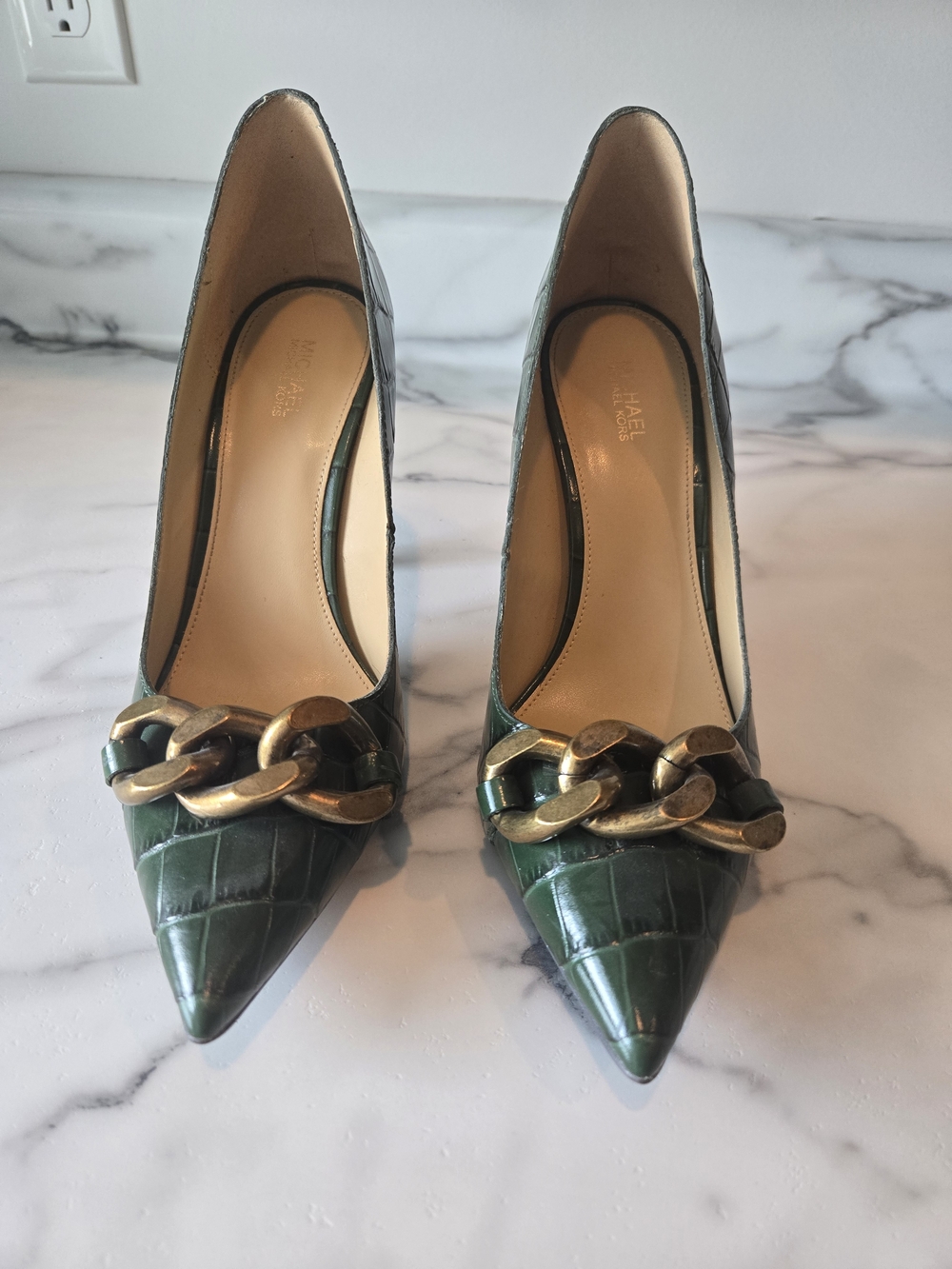 Michael Kors Green Croc-Embossed Pointed Pumps with Gold Chain - Picture 2 of 4